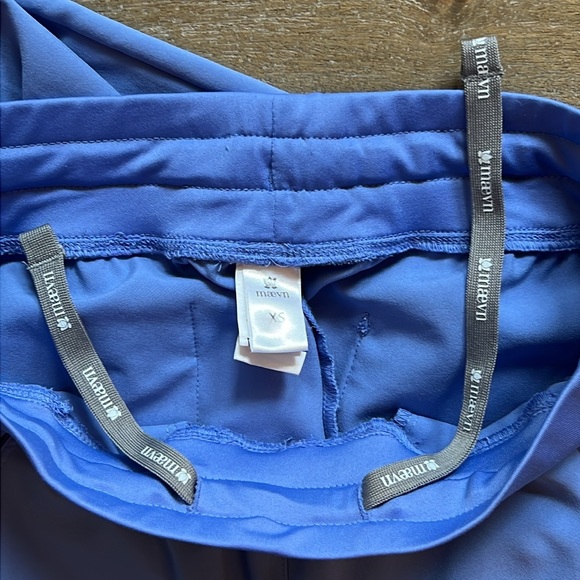 Maevn Momentum Jogger Scrub Set - Picture 14 of 14